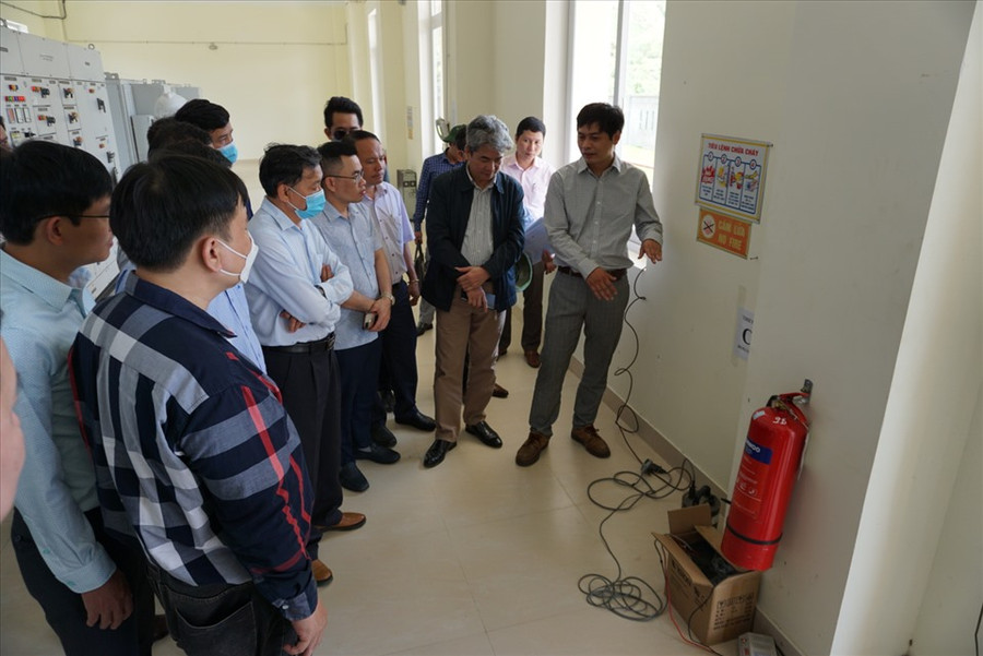 Đoàn công tác kiểm tra nhà máy thủy điện Thượng Kon Tum. Ảnh: T.T Đoàn công tác kiểm tra nhà máy thủy điện Thượng Kon Tum. Ảnh: T.T