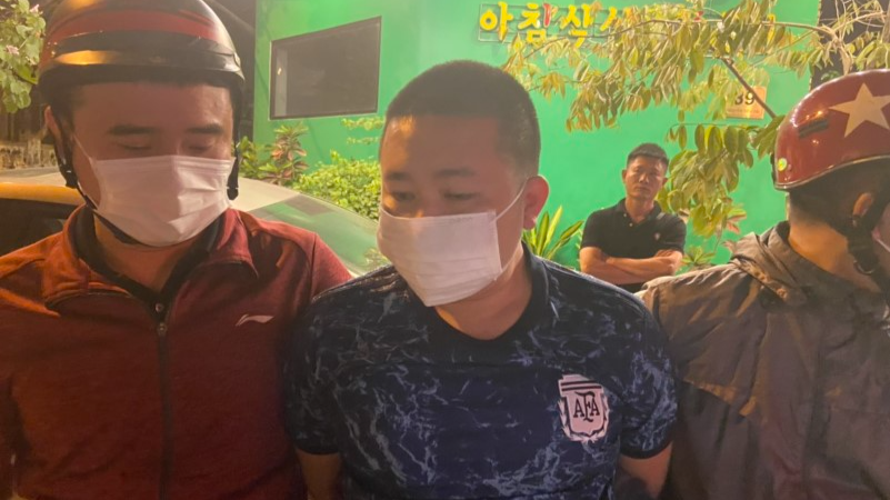 Nghi phạm Tuấn bị bắt giữ. Ảnh: Công an TP. Vinh cung cấp