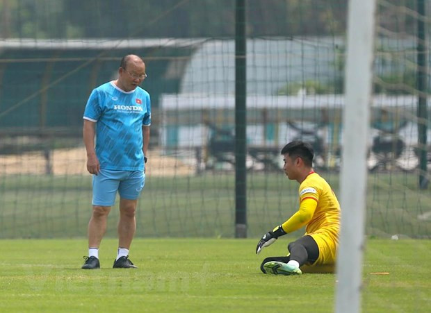Huấn luyện viên Park Hang-seo chỉ đạo U23 Việt Nam tập luyện sau thời gian dài vắng bóng vì bận cùng tuyển Việt Nam dự vòng loại thứ ba World Cup 2022. (Ảnh: PV/Vietnam+) Huấn luyện viên Park Hang-seo chỉ đạo U23 Việt Nam tập luyện sau thời gian dài vắng bóng vì bận cùng tuyển Việt Nam dự vòng loại thứ ba World Cup 2022. (Ảnh: PV/Vietnam+)