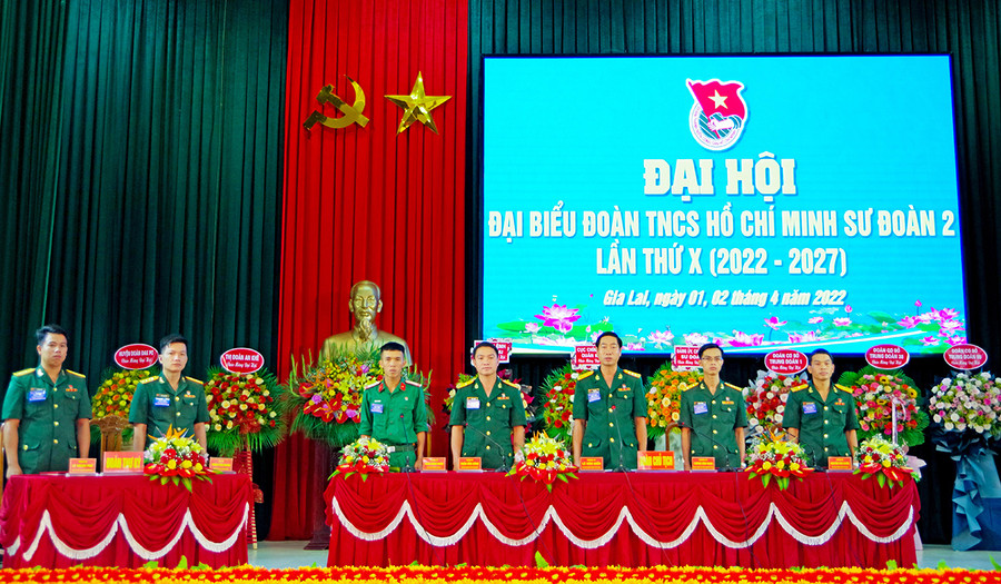 Đoàn Chủ tịch và Thư ký Đại hội. Ảnh: Sơn Tùng Đoàn Chủ tịch và Thư ký Đại hội. Ảnh: Sơn Tùng