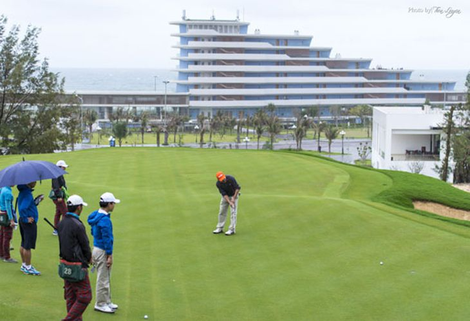 Sân golf FLC Quy Nhơn, nơi ông Nguyễn Văn Dũng và Nguyễn Công Thành chơi golf giữa lệnh cấm rồi bị miễn nhiệm chức vụ Sân golf FLC Quy Nhơn, nơi ông Nguyễn Văn Dũng và Nguyễn Công Thành chơi golf giữa lệnh cấm rồi bị miễn nhiệm chức vụ
