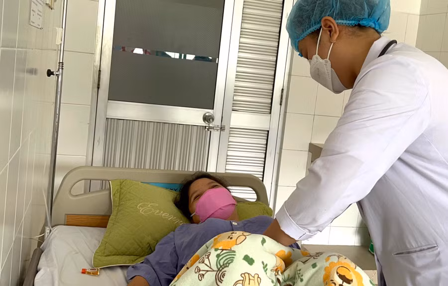 Sau ca mổ hiện sức khỏe bệnh nhân đã dần hồi phục. Ảnh: Đình Tuyển