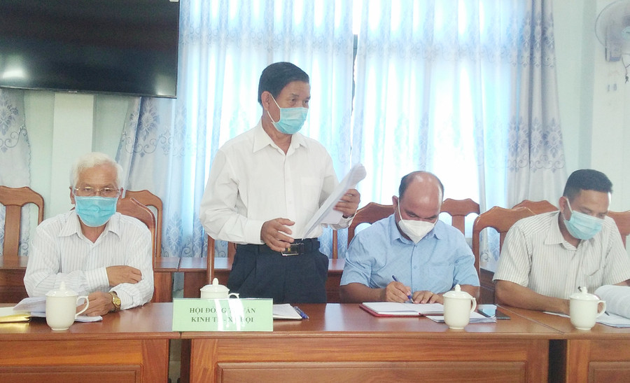  Ông Nguyễn Xuân Ảnh-nguyên Phó Trưởng Ban Dân vận Tỉnh ủy, Chủ nhiệm HĐTV kinh tế-xã hội phát biểu tại hội nghị. Ảnh: Lê Đại