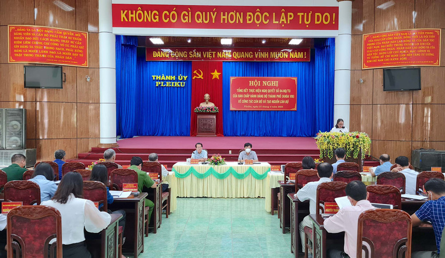 Thành ủy Pleiku vừa tổ chức tổng kết thực hiện Nghị quyết số 04-NQ/TU. Ảnh: Mộc Trà