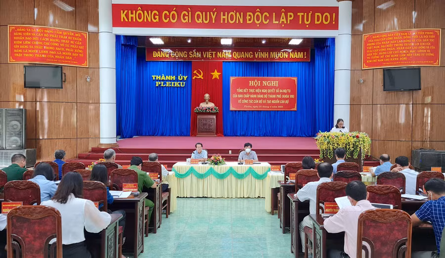 Thành ủy Pleiku vừa tổ chức tổng kết thực hiện Nghị quyết số 04-NQ/TU. Ảnh: Mộc Trà