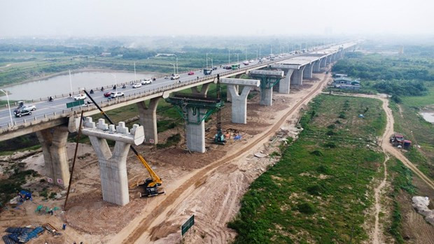 Dự án cầu Vĩnh Tuy giai đoạn 2 sẽ được hoàn thành vào tháng 6/2023. (Ảnh: Việt Hùng/Vietnam+)