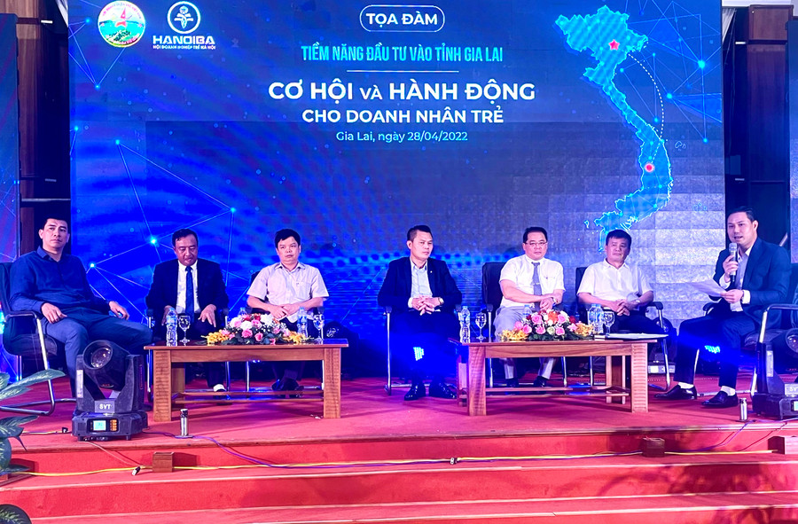 Quang cảnh buổi tọa đàm. Ảnh: Minh Nguyễn Quang cảnh buổi tọa đàm giữa Hội Doanh nhân trẻ Gia Lại và Hội Doanh nghiệp trẻ Hà Nội nhằm tìm kiếm cơ hội liên kết đầu tư giữa các doanh nghiệp 2 địa phương. Ảnh: Minh Nguyễn