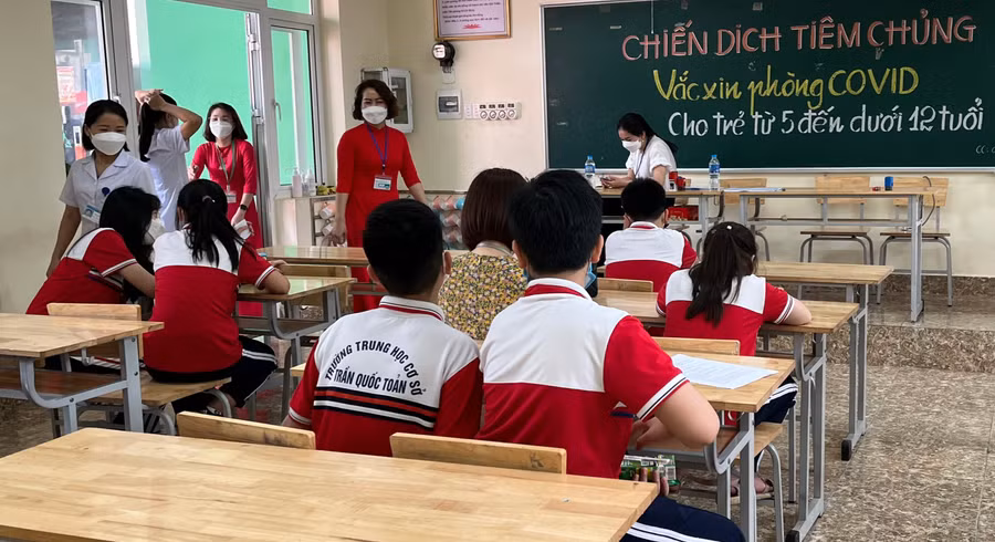 Về mặt khoa học, vắc xin Covid-19 mRNA tiêm cho trẻ và vị thành niên dưới 18 tuổi không ảnh hưởng đến dậy thì và chắc năng sinh sản trong tương lai. Ảnh: Liên Châu