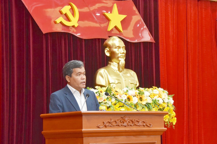 Bí thư Tỉnh ủy Hồ Văn Niên phát biểu khai mạc hội nghị. Ảnh: Đức Thụy