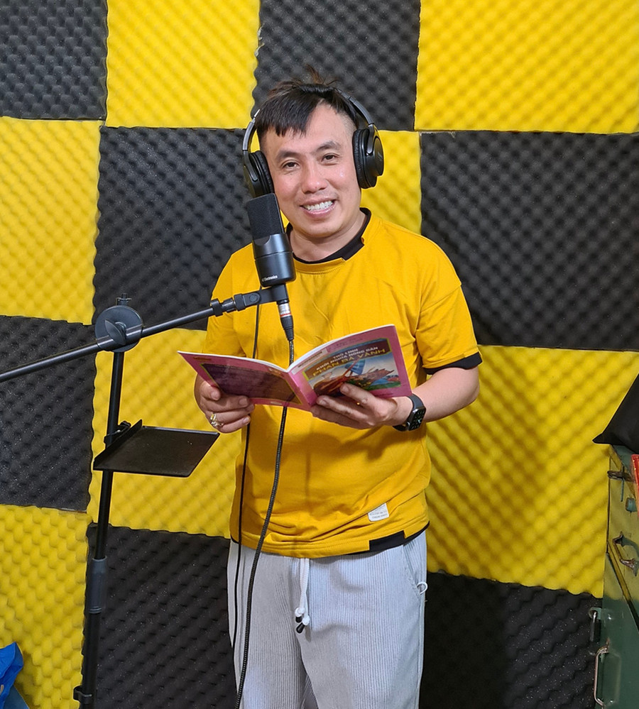 MC Hoàng Nam nhận định nhu cầu của độc giả đối với sách nói đang ngày càng lớn. Ảnh: Phương Duyên