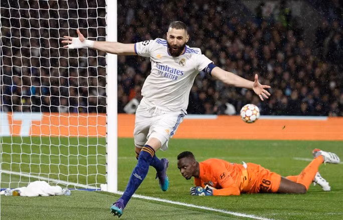  Cú hat-trick của Benzema đã khiến hàng triệu trái tim CĐV Chelsea tan nát