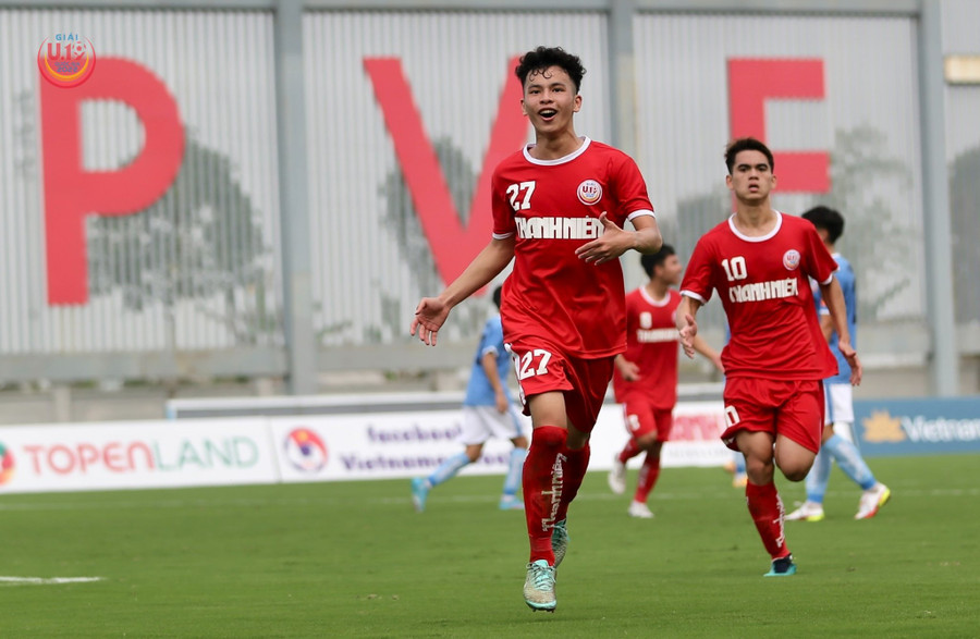 U.19 Viettel trên cơ U.19 Sài Gòn. Ảnh: Viết Định