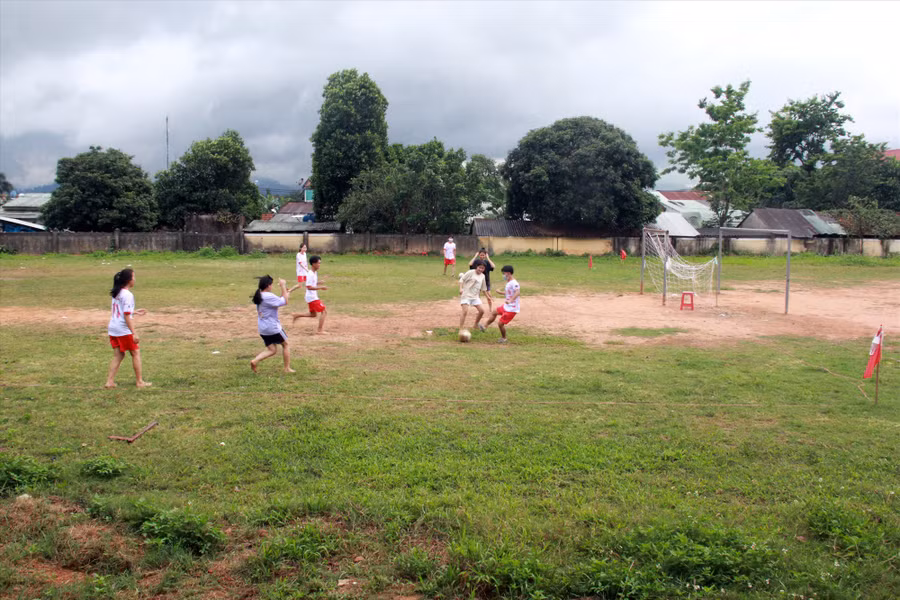 Các thầy cô trong trường luôn tạo cho học sinh môi trường có thể không đầy đủ vật chất nhưng tràn đầy yêu thương.