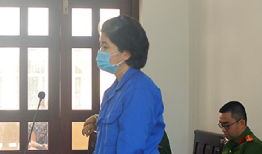 Bị cáo Trần Huỳnh Thị Thu Thủy lĩnh án 12 năm tù. Ảnh: Tuệ Mẫn