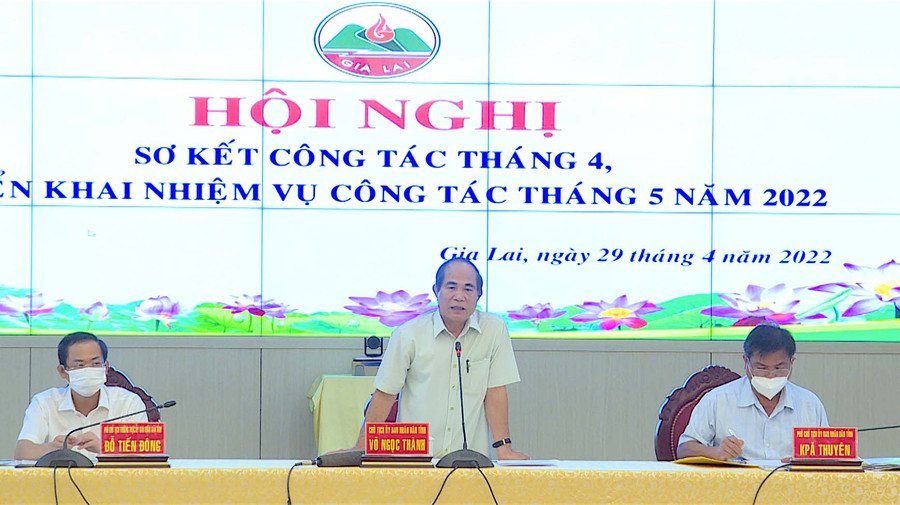 Chủ tịch UBND tỉnh Võ Ngọc Thành phát biểu chỉ đạo tại hội nghị. Ảnh: Mộc Trà