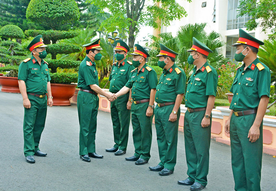  Binh đoàn 15 đón Thượng tướng Nguyễn Tân Cương và đoàn công tác Bộ Quốc phòng. Ảnh: Sơn Tùng