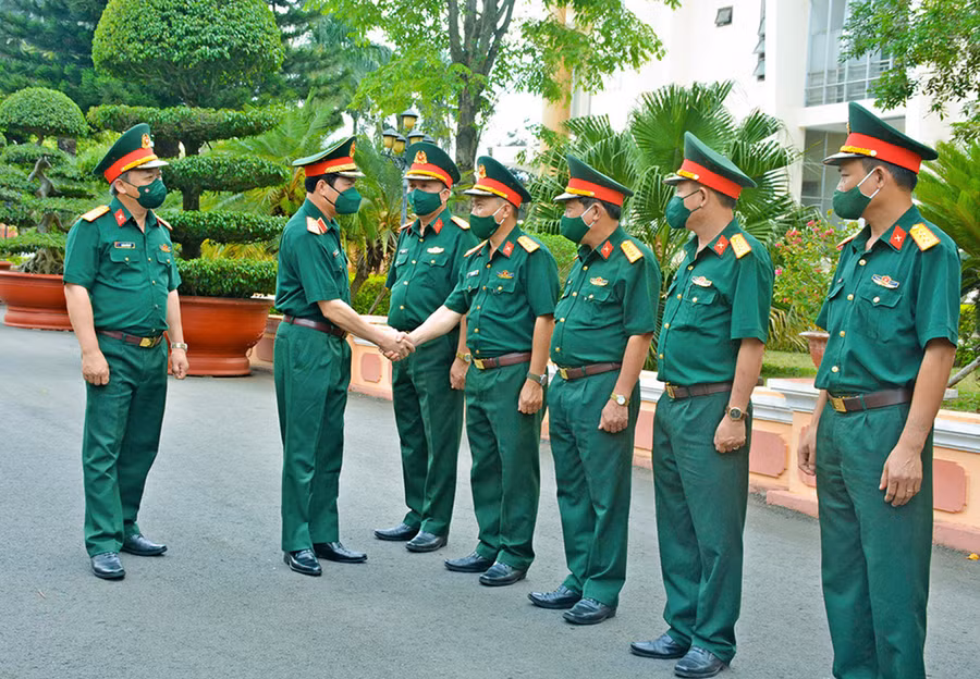  Binh đoàn 15 đón Thượng tướng Nguyễn Tân Cương và đoàn công tác Bộ Quốc phòng. Ảnh: Sơn Tùng