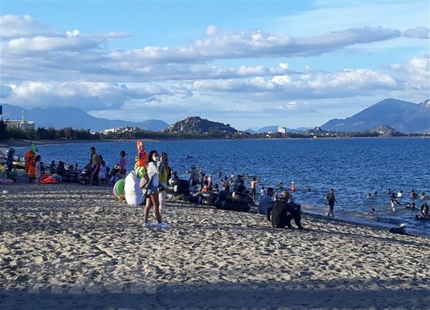 Tour ngắn ngày, đi về trong ngày khởi hành từ Thành phố Hồ Chí Minh có sức mua tăng dần trong những ngày đầu tháng Tư. Ảnh: Nguyễn Thành/TTXVN