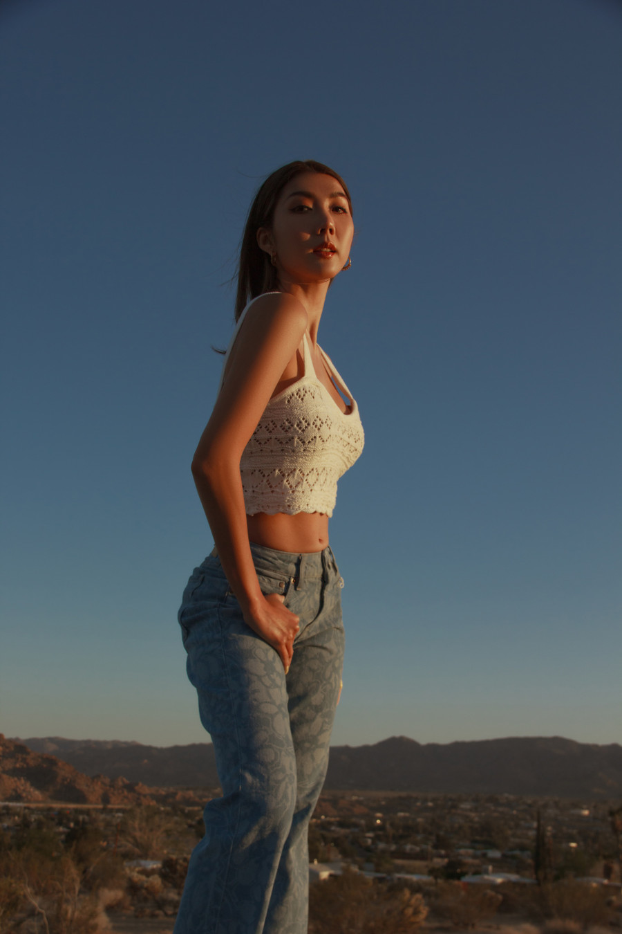 Từ khi ly hôn Ngọc Quyên sống khá kín tiếng. Những lúc rảnh rỗi, cô thường đi du lịch nghỉ dưỡng, gặp gỡ bạn bè. Người đẹp từng vướng tin đồn có bạn trai ngoại quốc song cô từ chối trả lời. Chân dài tâm sự bản thân không còn hoạt động showbiz và cũng muốn có cuộc sống riêng. Ảnh: Châu Phú