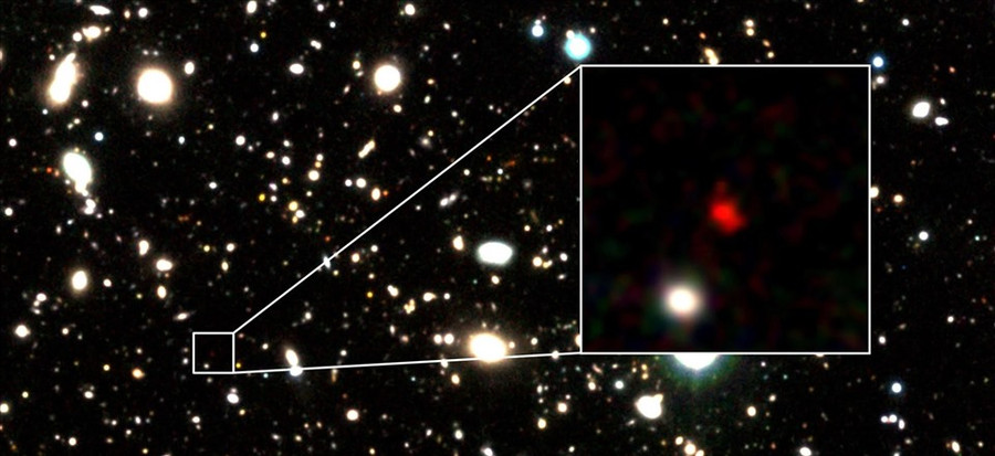 Thiên hà HD1 (chấm đỏ) trong chế độ xem phóng to. Ảnh: Harikane et. al.