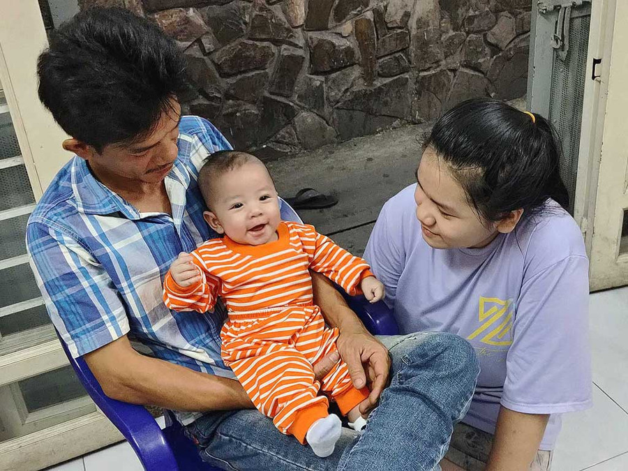 Cha con anh Tân. Ảnh: Như Lịch 