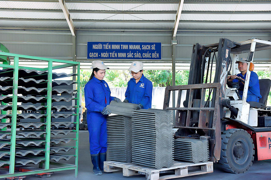  Hiện cộng đồng doanh nghiệp, hợp tác xã, hộ kinh doanh đang nóng lòng chờ chính sách hỗ trợ lãi suất sớm triển khai thực hiện. Ảnh: Đức Thụy