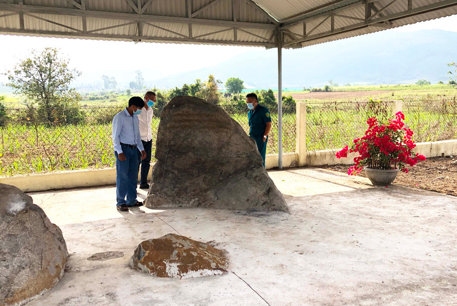 Người dân thôn Tư Lương (xã Tân An) đã tự nguyện hiến đất để huyện Đak Pơ xây dựng các công trình nhằm bảo tồn bia Chăm Tư Lương. Ảnh: Ngọc Minh Người dân thôn Tư Lương (xã Tân An) đã tự nguyện hiến đất để huyện Đak Pơ xây dựng các công trình nhằm bảo tồn bia Chăm Tư Lương. Ảnh: Ngọc Minh