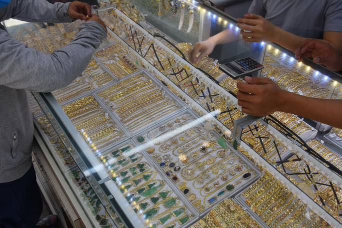 Giá vàng hôm nay của thế giới có lúc vọt lên 1.945 USD/ounce Giá vàng hôm nay của thế giới có lúc vọt lên 1.945 USD/ounce