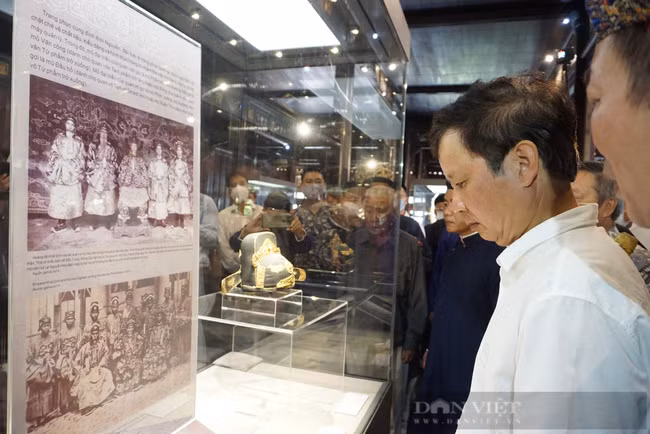  Theo đánh giá của khách tham quan, nhìn trực tiếp những cổ vật này đẹp hơn nhiều so với những hình ảnh mà nhà đấu giá từng công bố.