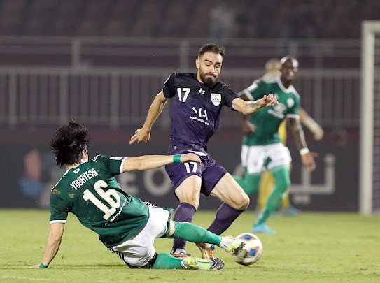 Sydney FC (số 17) sở hữu lối chơi giàu thể lực và tốc độ. Ảnh: Ngọc Linh