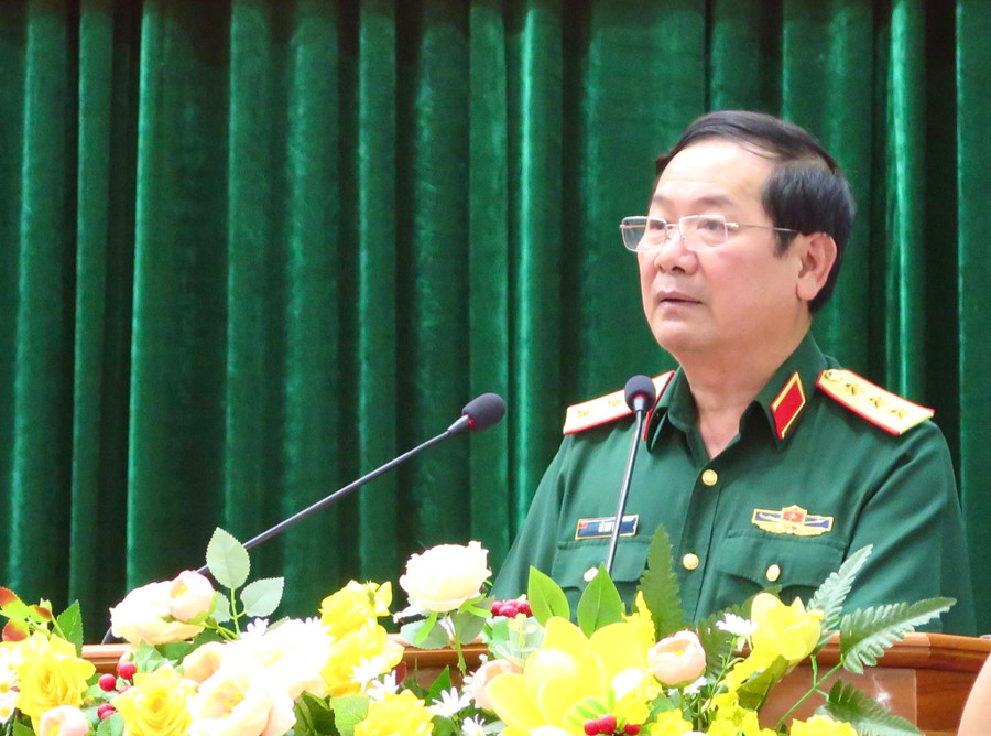 Thượng tướng Lê Huy Vịnh khẳng định, hội thảo là dịp để toàn Đảng, toàn dân, toàn quân ôn lại truyền thống đấu tranh anh dũng của các thế hệ cha anh. Ảnh: Phương Duyên