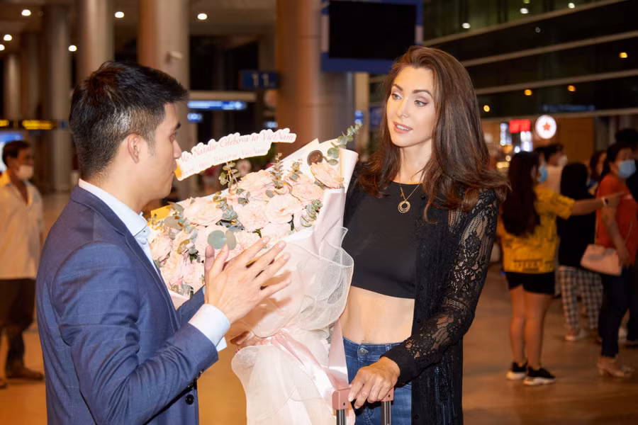 Mỹ nhân Canada bất ngờ khi được ban tổ chức Hoa hậu Hoàn vũ Việt Nam 2022 đón tiếp nhiệt tình. Ảnh: Miss Universe Vietnam Mỹ nhân Canada bất ngờ khi được ban tổ chức Hoa hậu Hoàn vũ Việt Nam 2022 đón tiếp nhiệt tình. Ảnh: Miss Universe Vietnam