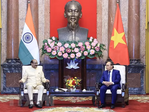 Chủ tịch nước Nguyễn Xuân Phúc tiếp Chủ tịch Hạ viện Cộng hòa Ấn Độ Om Birla đang thăm chính thức Việt Nam. (Ảnh: Thống Nhất/TTXVN)