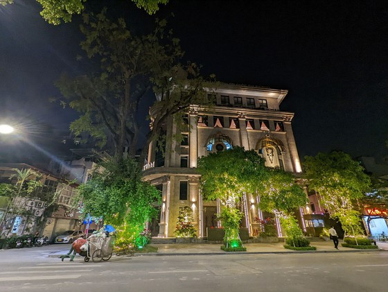  Trụ sở chính Tập đoàn Tân Hoàng Minh tối 5-4. Ảnh: ĐỖ TRUNG