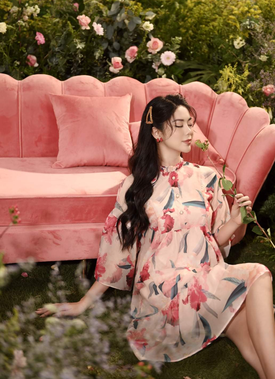  Đầm voan dáng suông tay lỡ là item cứu cánh cho các cô nàng không tự tin vào vòng 2.