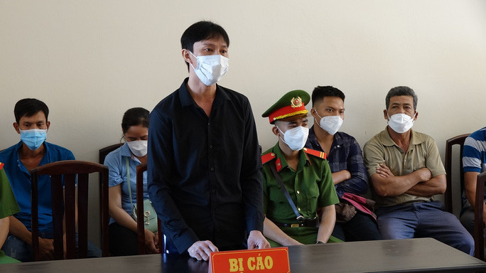 Bị cáo Đỗ Thành Yên (đứng) tại phiên tòa  Bị cáo Đỗ Thành Yên (đứng) tại phiên tòa