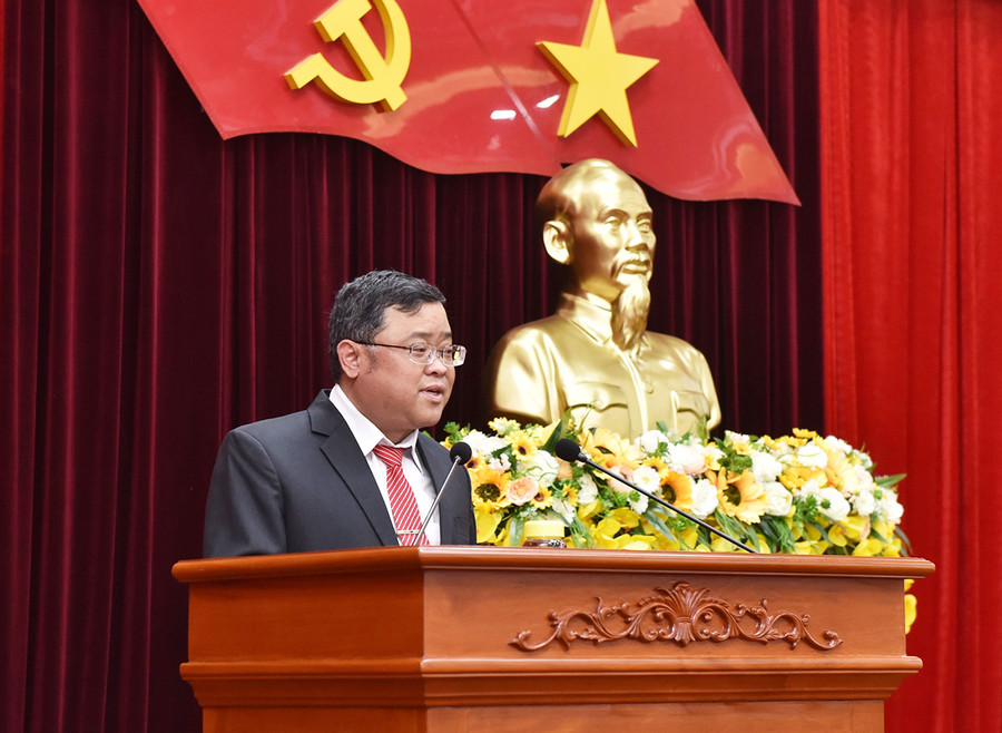 Phó Chủ nhiệm Ủy ban Kiểm tra Tỉnh ủy Phan Quang Thái phát biểu nhận nhiệm vụ. Ảnh: Đức Thụy Phó Chủ nhiệm Ủy ban Kiểm tra Tỉnh ủy Phan Quang Thái phát biểu nhận nhiệm vụ. Ảnh: Đức Thụy