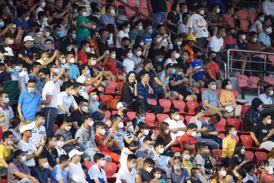 Trận đấu giữa CLB Hoàng Anh Gia Lai và CLB Yokohama F.Marinos diễn ra vào lúc 18 giờ ngày 16/4. Có gần 12.000 khán giả có mặt trên sân cổ vũ cho đại diện duy nhất của Việt Nam. Trận đấu giữa CLB Hoàng Anh Gia Lai và CLB Yokohama F.Marinos diễn ra vào lúc 18 giờ ngày 16/4. Có gần 12.000 khán giả có mặt trên sân cổ vũ cho đại diện duy nhất của Việt Nam.