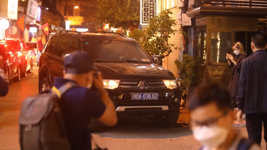  Lực lượng C03 khám xét trụ sở Tập đoàn Tân Hoàng Minh. Ảnh: Đậu Tiến Đạt