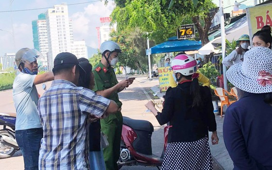 Lực lượng công an tại hiện trường sau khi xảy ra vụ việc. Ảnh: TL