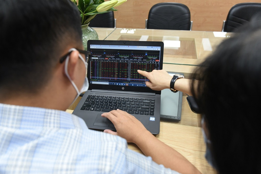 Nhóm cổ phiếu FLC lại được kéo lên giá trần sáng 4.4 - Ảnh: Ngọc Thắng