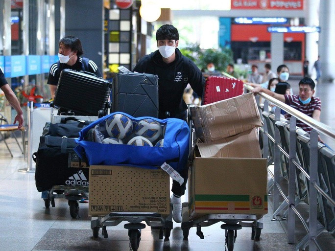 66 thành viên cùng rất nhiều hành lý được Yokohama mang đến Việt Nam 66 thành viên cùng rất nhiều hành lý được Yokohama mang đến Việt Nam