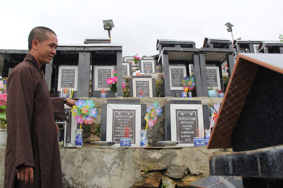 “Sư phụ thai nhi” Thích Pháp Minh và gần 1.000 mộ phần ở trang viên “Sư phụ thai nhi” Thích Pháp Minh và gần 1.000 mộ phần ở trang viên