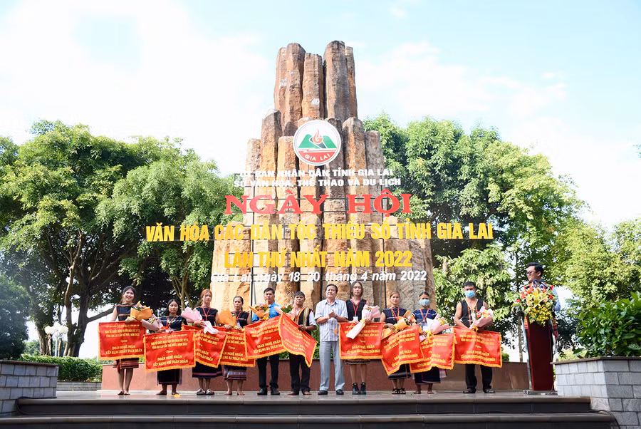 Tại Ngày hội Văn hóa các dân tộc thiểu số toàn tỉnh lần thứ nhất năm 2022, Sở Văn hóa-Thể thao và Du lịch đã vận dụng các quy định của Nghị quyết số 18 để trao giải. Ảnh: Phương Duyên