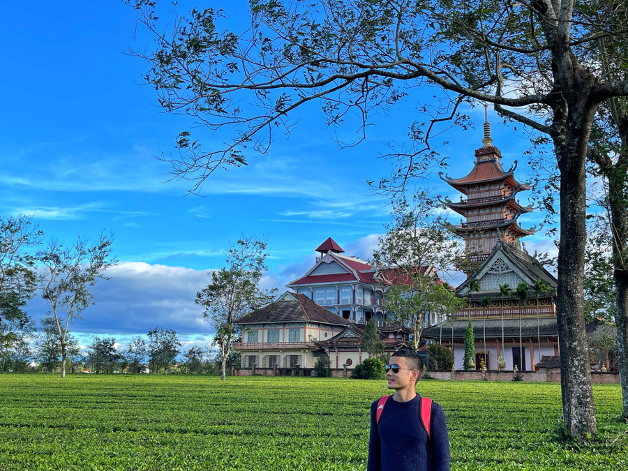 Chùa cổ Bửu Minh (xã Nghĩa Hưng, huyện Chư Păh) an tĩnh giữa đồng chè trăm tuổi là một trong những điểm du lịch hấp dẫn của Gia Lai. Ảnh: Hoàng Ngọc