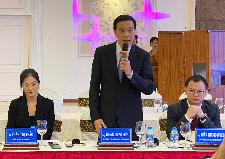 Phó Chủ nhiệm Văn phòng Kinh tế-Văn hóa Đài Bắc Tseng Hsiao Feng mong muốn sản phẩm vì sức khỏe sản xuất từ cây dược liệu của Trường Sinh Group sẽ có mặt tại thị trường Đài Bắc. Ảnh: K.N