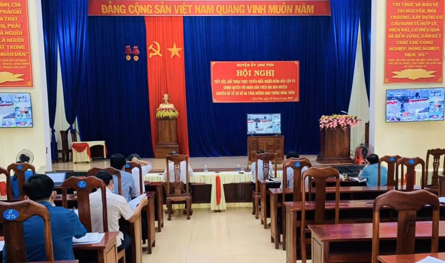 Quang cảnh buổi đối thoại Ảnh Hà Chi