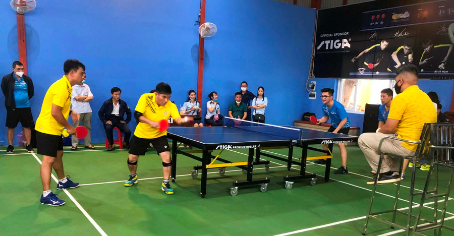 Các vận động viên tranh tài ở môn bóng bàn. Ảnh: Đinh Yến
