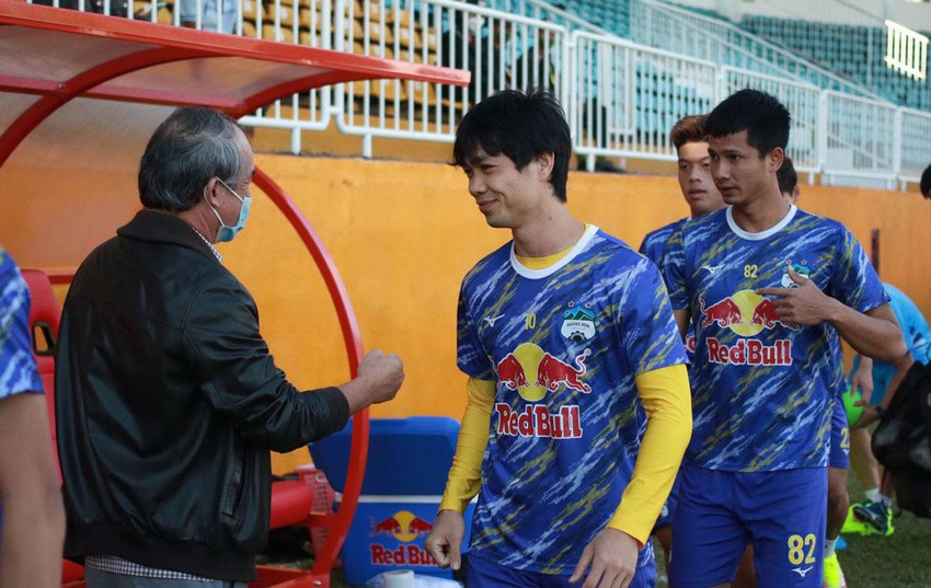 Bầu Đức mong lứa Công Phượng tạo được dấu ấn dù HA Gia Lai rơi vào bảng đấu tử thần. Ảnh: ANH HỮU Bầu Đức mong lứa Công Phượng tạo được dấu ấn dù HA Gia Lai rơi vào bảng đấu tử thần. Ảnh: ANH HỮU