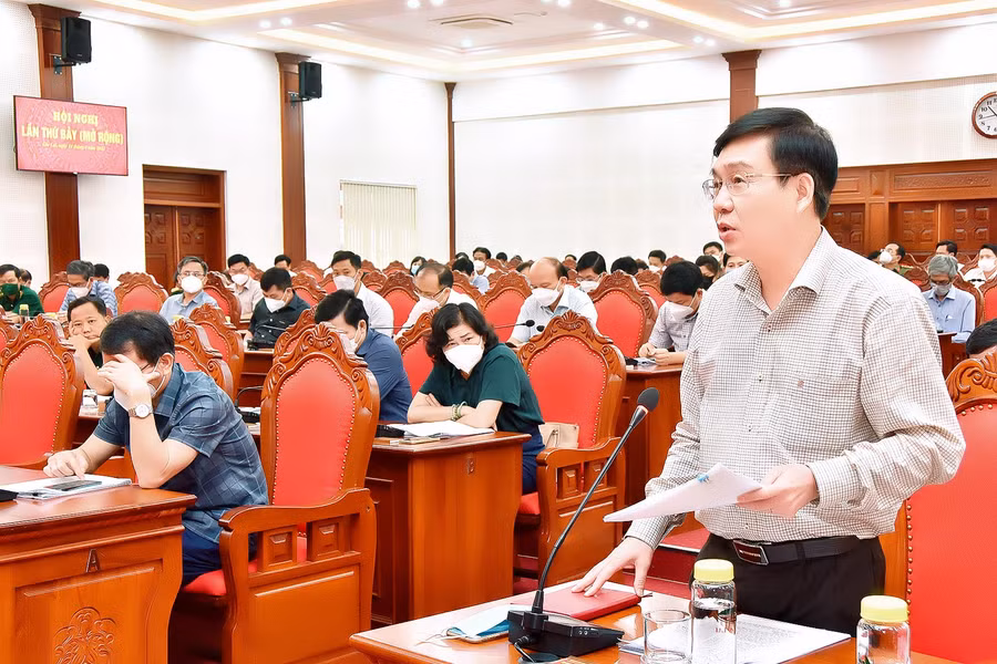  Trưởng ban Tổ chức Tỉnh ủy Huỳnh Quang Thái thông tin về một số kết quả trong công tác tổ chức, xây dựng Đảng quý I-2022. Ảnh: Đức Thụy